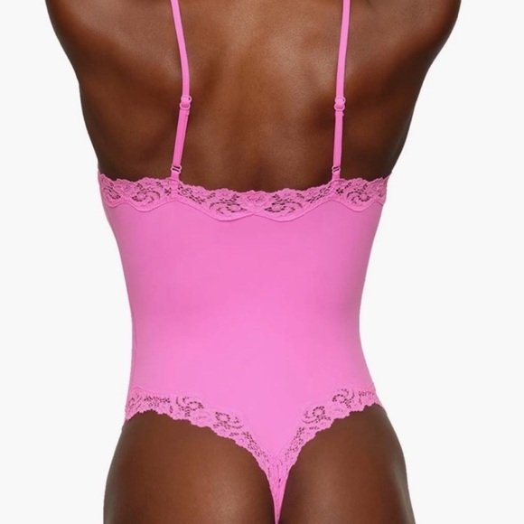 RARE SKIMS Fits Everybody Lace Bodysuit Valentine’s Collection - Picture 2 of 7